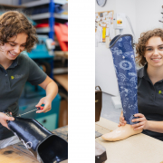 Hier sieht man eine Collage aus zwei Bildern, auf dem die gleiche Riedel Orthopädie Mitarbeiterin zu sehen ist. Auf dem linken Foto steht sie in einer Werkstatt und schraubt an einer Prothese, auf dem rechten Foto sitzt sie ebenfalls in einer Werkstatt und hält eine Prothese in die Kamera und lächelt.